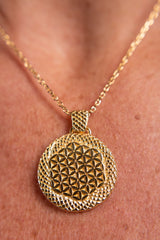 HATHOR | Pendentif FLEUR DE VIE en PLAQUÉ OR | LE CODE SOPHIA
