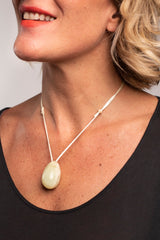 Collier JADE EN OEUF DE YONI